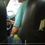 Cô gái hốt hoảng phát hiện tài xế taxi vừa lái xe vừa thủ dâm