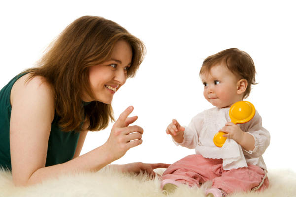 Trò chuyện với trẻ chưa biết nói